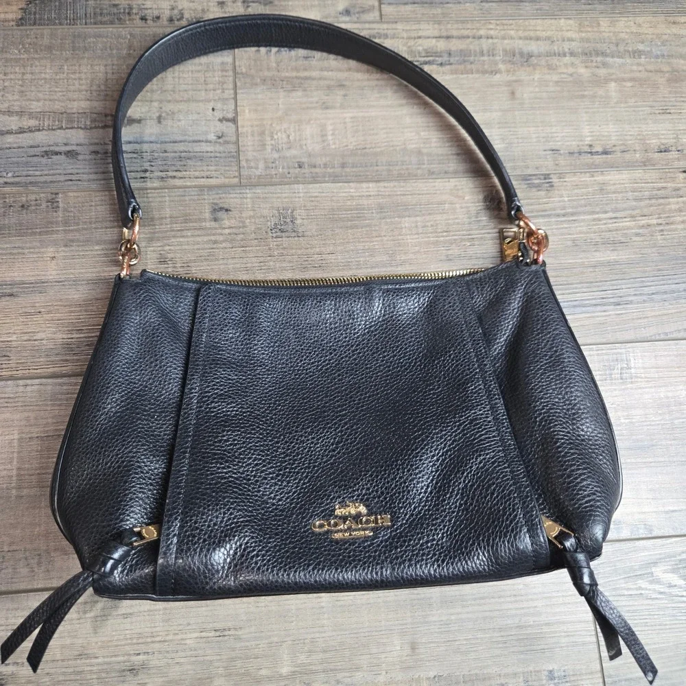 Coach Black Pebbled Leather Shoulder Bag Purse Gold Hardware Y2K Vintage Classic